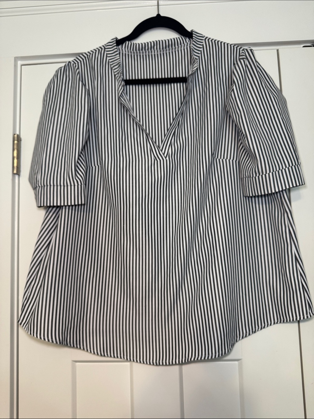 SHEIN Black & White Vertical Stripe V-Neck Puff Sleeve Blouse
